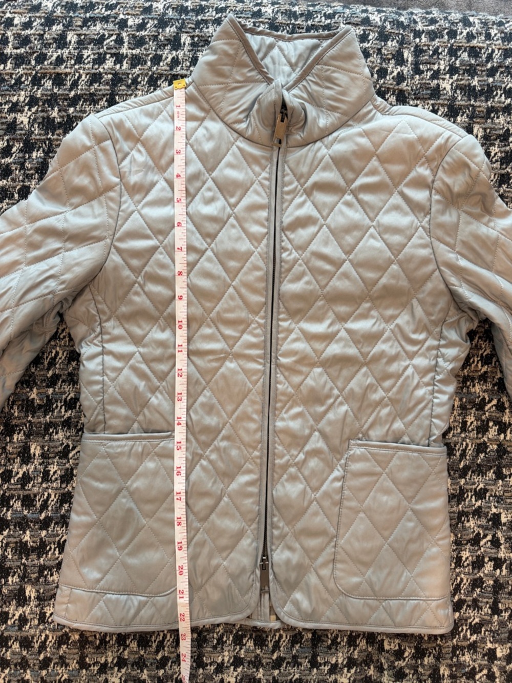 Burberry Light Gray Quilted Jacket with Iconic Plaid Lining - Picture 11 of 13